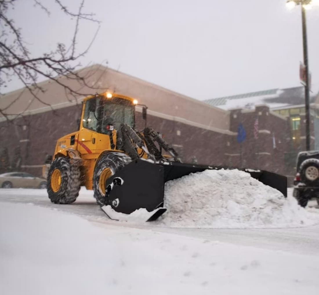 snow plowing parking lot in Oak Creek snow plowing parking lot in Oak Creek