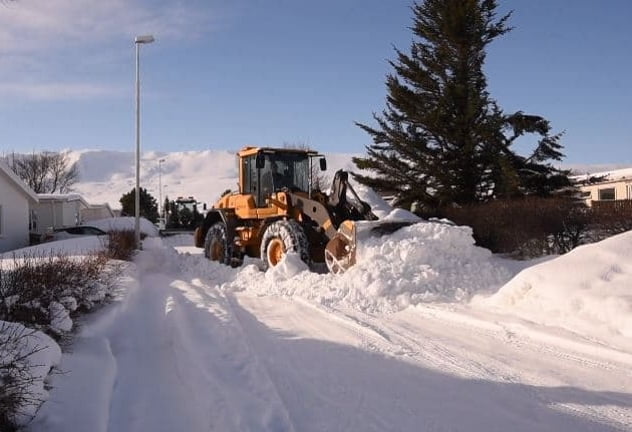 snow plowing in south milwaukee with big loader snow plowing in south milwaukee big loader
